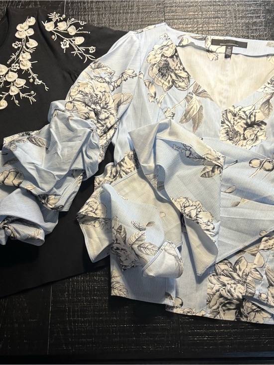 White House Black Market Tops - White House Black Market Blue and White Floral V-Neck Ruffle Sleeve Top